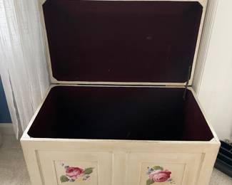 	#48	Hand painted small rose chest w/felt lining	27.5x16x21		30.00																							