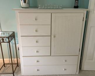 	#69	White Dresser Cabinet - 3 Drawers 1 door, 2 shelves	40x16x42		40.00																							