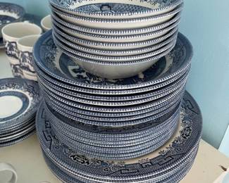 	#126	Churchill "Blue Willow" Dinner Set of 8			170.00																							