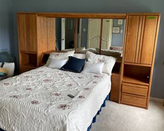 	#46	Queen Bed Solid Oak Headboard w/storage - YOU MOVE	125x74x16.5		35.00																							