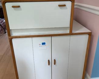 	#9	Honey Oak Trim pull drawer	23.5x21.5x13		15.00																							
	#10	Honey Oak Trim bifold doors	31.5x21.5x25		20.00																							