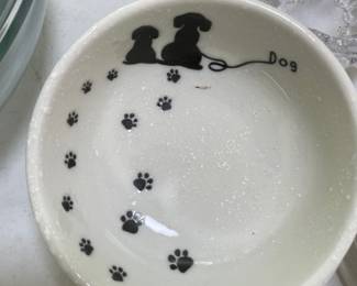 	#136	7pc snack set "Dog" Snack Set Bowls			20.00																							