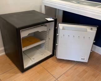 	#34	Sentry Safe - Fire Proof	18.5x18x20.5		150.00																							