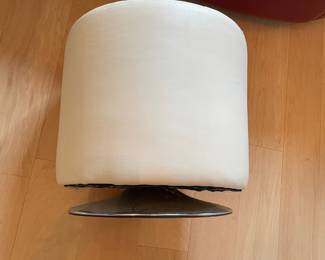 	#19	Tufted Seat/Swivel Ottoman Stool	18x17.5		15.00																							