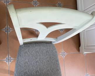 	#8	Round Distressed Kitchen Pedestal Breakfast Table - 4 chairs	46x30		125.00																							