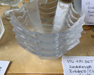 	#120	4 pc set - Umbrella Ribbed/Clear Glass Nut Dishes			16.00																							