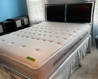 	#61	Queen Bed and boxspring - 60x80 	60x80		125.00																							
