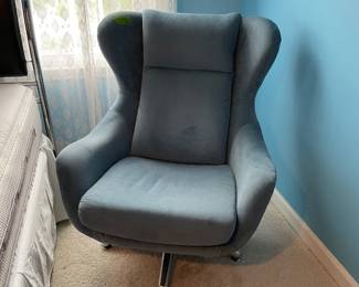 	#60	Swivel Light Blue Modern Chair	32X19X36		55.00																							