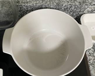 	#142	Corningware "Blue Cornflower" Range/Topper Metal Bottom: 3pc Set - 5qt dutch oven, 2.5qt sauce pan/lid			75.00																							