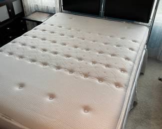 	#61	Queen Bed and boxspring - 60x80 	60x80		125.00																							