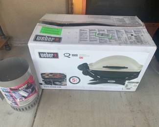 Weber Q1000 tabletop gas grill NIB