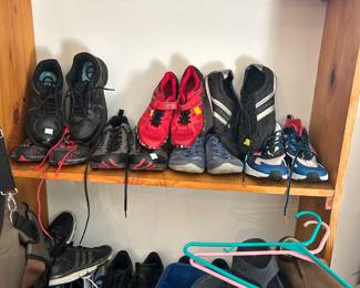 Women’s and Men’s Shies. Coach Women’s 