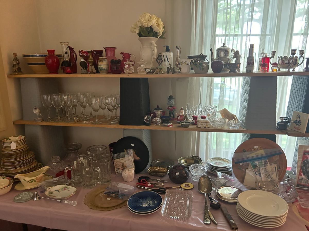 ESTATE SALE IN BETTENDORF in Bettendorf, IA starts on 6/14/2024