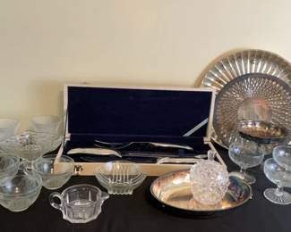 Eldan Serving Friends 