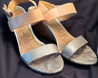 Shoes and Purses on pre-sale through the Whatnot app. 
Whatnot is a selling app. Download the app and then follow entrustedestatesalesnash. 
Send us a message on Whatnot of the shoes/purses you are interested in and we’ll get prices to you! 
Copy/paste this link to get a $15 credit toward your first purchase!
https://whatnot.com/invite/entrustedestatesales
