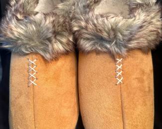 Shoes and Purses on pre-sale through the Whatnot app. 
Whatnot is a selling app. Download the app and then follow entrustedestatesalesnash. 
Send us a message on Whatnot of the shoes/purses you are interested in and we’ll get prices to you! 
Copy/paste this link to get a $15 credit toward your first purchase!
https://whatnot.com/invite/entrustedestatesales
