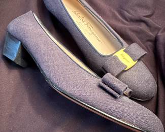 Shoes and Purses on pre-sale through the Whatnot app. 
Whatnot is a selling app. Download the app and then follow entrustedestatesalesnash. 
Send us a message on Whatnot of the shoes/purses you are interested in and we’ll get prices to you! 
Copy/paste this link to get a $15 credit toward your first purchase!
https://whatnot.com/invite/entrustedestatesales
