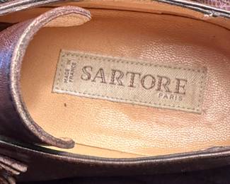 Shoes and Purses on pre-sale through the Whatnot app. 
Whatnot is a selling app. Download the app and then follow entrustedestatesalesnash. 
Send us a message on Whatnot of the shoes/purses you are interested in and we’ll get prices to you! 
Copy/paste this link to get a $15 credit toward your first purchase!
https://whatnot.com/invite/entrustedestatesales
