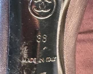 Shoes and Purses on pre-sale through the Whatnot app. 
Whatnot is a selling app. Download the app and then follow entrustedestatesalesnash. 
Send us a message on Whatnot of the shoes/purses you are interested in and we’ll get prices to you! 
Copy/paste this link to get a $15 credit toward your first purchase!
https://whatnot.com/invite/entrustedestatesales
