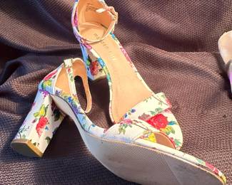 Shoes and Purses on pre-sale through the Whatnot app. 
Whatnot is a selling app. Download the app and then follow entrustedestatesalesnash. 
Send us a message on Whatnot of the shoes/purses you are interested in and we’ll get prices to you! 
Copy/paste this link to get a $15 credit toward your first purchase!
https://whatnot.com/invite/entrustedestatesales
