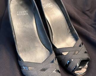 Shoes and Purses on pre-sale through the Whatnot app. 
Whatnot is a selling app. Download the app and then follow entrustedestatesalesnash. 
Send us a message on Whatnot of the shoes/purses you are interested in and we’ll get prices to you! 
Copy/paste this link to get a $15 credit toward your first purchase!
https://whatnot.com/invite/entrustedestatesales
