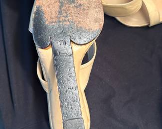 Shoes and Purses on pre-sale through the Whatnot app. 
Whatnot is a selling app. Download the app and then follow entrustedestatesalesnash. 
Send us a message on Whatnot of the shoes/purses you are interested in and we’ll get prices to you! 
Copy/paste this link to get a $15 credit toward your first purchase!
https://whatnot.com/invite/entrustedestatesales
