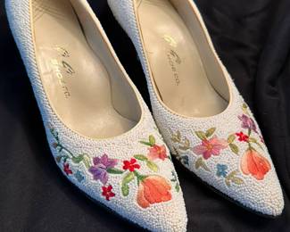 Shoes and Purses on pre-sale through the Whatnot app. 
Whatnot is a selling app. Download the app and then follow entrustedestatesalesnash. 
Send us a message on Whatnot of the shoes/purses you are interested in and we’ll get prices to you! 
Copy/paste this link to get a $15 credit toward your first purchase!
https://whatnot.com/invite/entrustedestatesales
