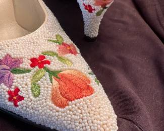 Shoes and Purses on pre-sale through the Whatnot app. 
Whatnot is a selling app. Download the app and then follow entrustedestatesalesnash. 
Send us a message on Whatnot of the shoes/purses you are interested in and we’ll get prices to you! 
Copy/paste this link to get a $15 credit toward your first purchase!
https://whatnot.com/invite/entrustedestatesales
