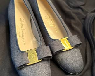 Shoes and Purses on pre-sale through the Whatnot app. 
Whatnot is a selling app. Download the app and then follow entrustedestatesalesnash. 
Send us a message on Whatnot of the shoes/purses you are interested in and we’ll get prices to you! 
Copy/paste this link to get a $15 credit toward your first purchase!
https://whatnot.com/invite/entrustedestatesales
