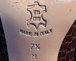 Shoes and Purses on pre-sale through the Whatnot app. 
Whatnot is a selling app. Download the app and then follow entrustedestatesalesnash. 
Send us a message on Whatnot of the shoes/purses you are interested in and we’ll get prices to you! 
Copy/paste this link to get a $15 credit toward your first purchase!
https://whatnot.com/invite/entrustedestatesales
