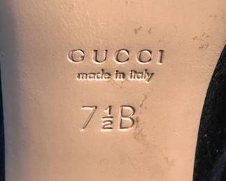 Shoes and Purses on pre-sale through the Whatnot app. 
Whatnot is a selling app. Download the app and then follow entrustedestatesalesnash. 
Send us a message on Whatnot of the shoes/purses you are interested in and we’ll get prices to you! 
Copy/paste this link to get a $15 credit toward your first purchase!
https://whatnot.com/invite/entrustedestatesales
