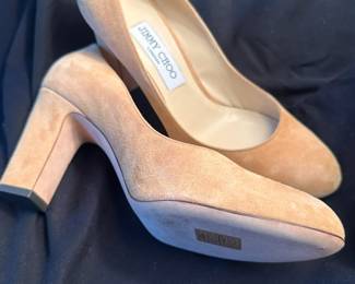 Shoes and Purses on pre-sale through the Whatnot app. 
Whatnot is a selling app. Download the app and then follow entrustedestatesalesnash. 
Send us a message on Whatnot of the shoes/purses you are interested in and we’ll get prices to you! 
Copy/paste this link to get a $15 credit toward your first purchase!
https://whatnot.com/invite/entrustedestatesales
