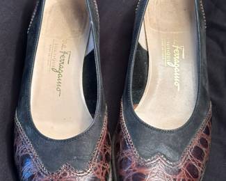 Shoes and Purses on pre-sale through the Whatnot app. 
Whatnot is a selling app. Download the app and then follow entrustedestatesalesnash. 
Send us a message on Whatnot of the shoes/purses you are interested in and we’ll get prices to you! 
Copy/paste this link to get a $15 credit toward your first purchase!
https://whatnot.com/invite/entrustedestatesales
