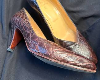 Shoes and Purses on pre-sale through the Whatnot app. 
Whatnot is a selling app. Download the app and then follow entrustedestatesalesnash. 
Send us a message on Whatnot of the shoes/purses you are interested in and we’ll get prices to you! 
Copy/paste this link to get a $15 credit toward your first purchase!
https://whatnot.com/invite/entrustedestatesales
