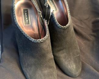 Shoes and Purses on pre-sale through the Whatnot app. 
Whatnot is a selling app. Download the app and then follow entrustedestatesalesnash. 
Send us a message on Whatnot of the shoes/purses you are interested in and we’ll get prices to you! 
Copy/paste this link to get a $15 credit toward your first purchase!
https://whatnot.com/invite/entrustedestatesales
