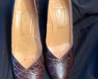 Shoes and Purses on pre-sale through the Whatnot app. 
Whatnot is a selling app. Download the app and then follow entrustedestatesalesnash. 
Send us a message on Whatnot of the shoes/purses you are interested in and we’ll get prices to you! 
Copy/paste this link to get a $15 credit toward your first purchase!
https://whatnot.com/invite/entrustedestatesales
