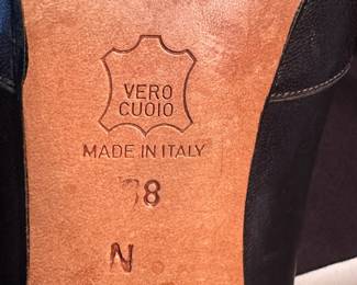 Shoes and Purses on pre-sale through the Whatnot app. 
Whatnot is a selling app. Download the app and then follow entrustedestatesalesnash. 
Send us a message on Whatnot of the shoes/purses you are interested in and we’ll get prices to you! 
Copy/paste this link to get a $15 credit toward your first purchase!
https://whatnot.com/invite/entrustedestatesales
