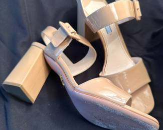 Shoes and Purses on pre-sale through the Whatnot app. 
Whatnot is a selling app. Download the app and then follow entrustedestatesalesnash. 
Send us a message on Whatnot of the shoes/purses you are interested in and we’ll get prices to you! 
Copy/paste this link to get a $15 credit toward your first purchase!
https://whatnot.com/invite/entrustedestatesales
