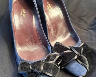 Shoes and Purses on pre-sale through the Whatnot app. 
Whatnot is a selling app. Download the app and then follow entrustedestatesalesnash. 
Send us a message on Whatnot of the shoes/purses you are interested in and we’ll get prices to you! 
Copy/paste this link to get a $15 credit toward your first purchase!
https://whatnot.com/invite/entrustedestatesales
