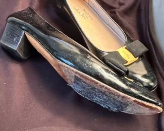 Shoes and Purses on pre-sale through the Whatnot app. 
Whatnot is a selling app. Download the app and then follow entrustedestatesalesnash. 
Send us a message on Whatnot of the shoes/purses you are interested in and we’ll get prices to you! 
Copy/paste this link to get a $15 credit toward your first purchase!
https://whatnot.com/invite/entrustedestatesales
