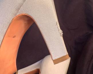 Shoes and Purses on pre-sale through the Whatnot app. 
Whatnot is a selling app. Download the app and then follow entrustedestatesalesnash. 
Send us a message on Whatnot of the shoes/purses you are interested in and we’ll get prices to you! 
Copy/paste this link to get a $15 credit toward your first purchase!
https://whatnot.com/invite/entrustedestatesales
