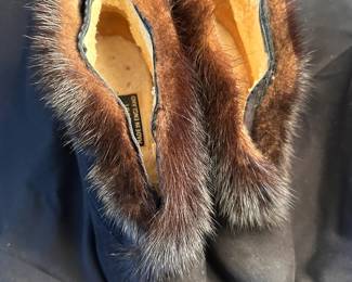 Shoes and Purses on pre-sale through the Whatnot app. 
Whatnot is a selling app. Download the app and then follow entrustedestatesalesnash. 
Send us a message on Whatnot of the shoes/purses you are interested in and we’ll get prices to you! 
Copy/paste this link to get a $15 credit toward your first purchase!
https://whatnot.com/invite/entrustedestatesales
