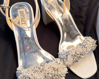 Shoes and Purses on pre-sale through the Whatnot app. 
Whatnot is a selling app. Download the app and then follow entrustedestatesalesnash. 
Send us a message on Whatnot of the shoes/purses you are interested in and we’ll get prices to you! 
Copy/paste this link to get a $15 credit toward your first purchase!
https://whatnot.com/invite/entrustedestatesales
