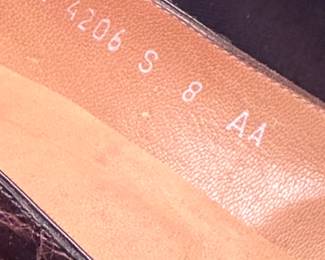 Shoes and Purses on pre-sale through the Whatnot app. 
Whatnot is a selling app. Download the app and then follow entrustedestatesalesnash. 
Send us a message on Whatnot of the shoes/purses you are interested in and we’ll get prices to you! 
Copy/paste this link to get a $15 credit toward your first purchase!
https://whatnot.com/invite/entrustedestatesales
