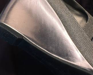 Shoes and Purses on pre-sale through the Whatnot app. 
Whatnot is a selling app. Download the app and then follow entrustedestatesalesnash. 
Send us a message on Whatnot of the shoes/purses you are interested in and we’ll get prices to you! 
Copy/paste this link to get a $15 credit toward your first purchase!
https://whatnot.com/invite/entrustedestatesales
