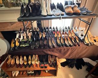 Shoes and Purses on pre-sale through the Whatnot app. 

Whatnot is a selling app. Download the app and then follow entrustedestatesalesnash. 
Send us a message on Whatnot of the shoes/purses you are interested in and we’ll get prices to you! 
Copy/paste this link to get a $15 credit toward your first purchase!
https://whatnot.com/invite/entrustedestatesales
