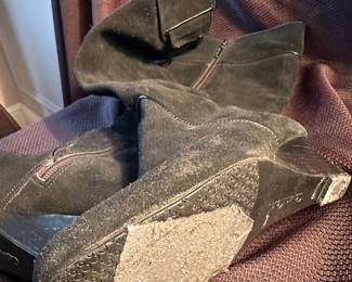 Shoes and Purses on pre-sale through the Whatnot app. 
Whatnot is a selling app. Download the app and then follow entrustedestatesalesnash. 
Send us a message on Whatnot of the shoes/purses you are interested in and we’ll get prices to you! 
Copy/paste this link to get a $15 credit toward your first purchase!
https://whatnot.com/invite/entrustedestatesales
