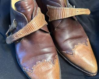 Shoes and Purses on pre-sale through the Whatnot app. 
Whatnot is a selling app. Download the app and then follow entrustedestatesalesnash. 
Send us a message on Whatnot of the shoes/purses you are interested in and we’ll get prices to you! 
Copy/paste this link to get a $15 credit toward your first purchase!
https://whatnot.com/invite/entrustedestatesales
