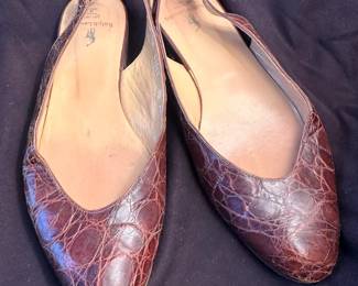 Shoes and Purses on pre-sale through the Whatnot app. 
Whatnot is a selling app. Download the app and then follow entrustedestatesalesnash. 
Send us a message on Whatnot of the shoes/purses you are interested in and we’ll get prices to you! 
Copy/paste this link to get a $15 credit toward your first purchase!
https://whatnot.com/invite/entrustedestatesales
