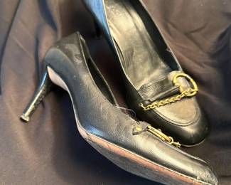 Shoes and Purses on pre-sale through the Whatnot app. 
Whatnot is a selling app. Download the app and then follow entrustedestatesalesnash. 
Send us a message on Whatnot of the shoes/purses you are interested in and we’ll get prices to you! 
Copy/paste this link to get a $15 credit toward your first purchase!
https://whatnot.com/invite/entrustedestatesales
